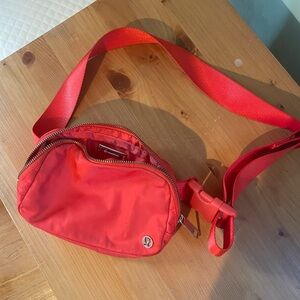 *flawed* lululemon belt bag